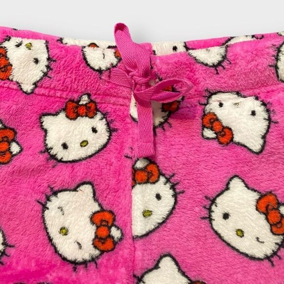 Hello Kitty Sanrio Fuzzy Soft Touch Pajama Shorts Womens size M New with Tags - Picture 6 of 8